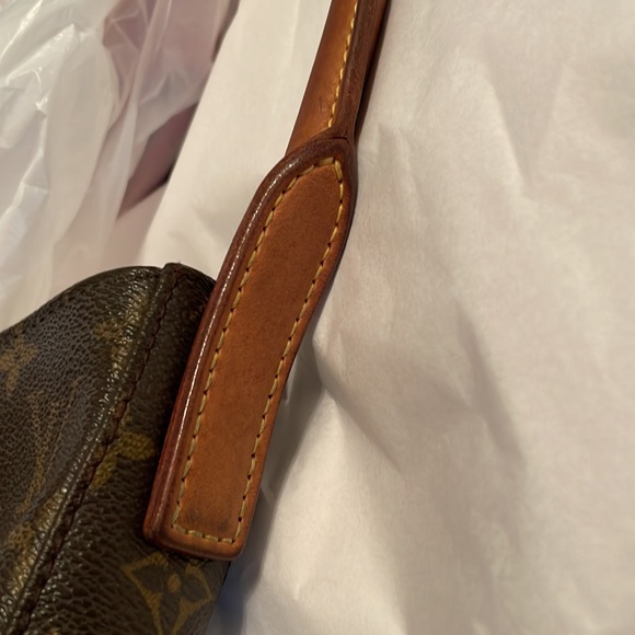 Louis Vuitton GM Looping bag - Picture 13 of 16